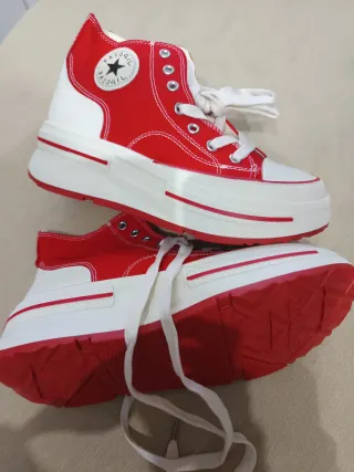 Botas deportivas rojas