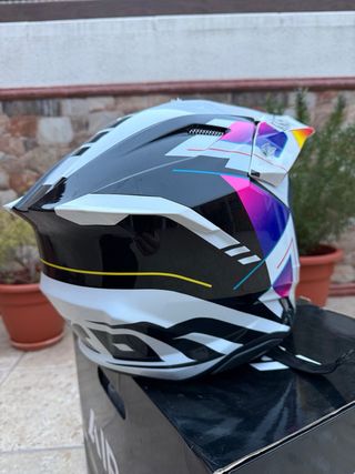 Casco Enduro Airoh Rainbow y gafas