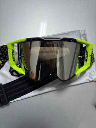 Casco Enduro Airoh Rainbow y gafas