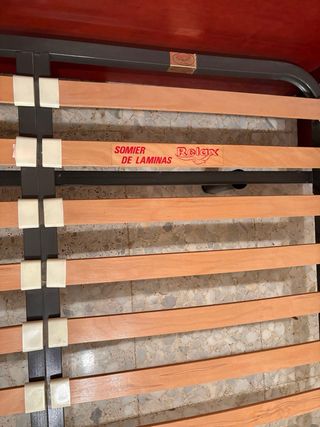 Cama de 1’35 + Somier + Colchón + 2 Mesitas.