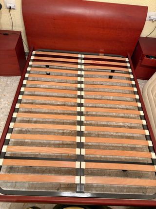 Cama de 1’35 + Somier + Colchón + 2 Mesitas.