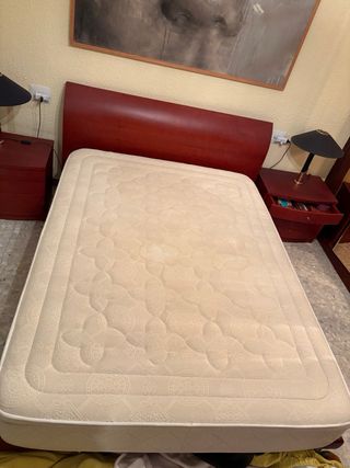 Cama de 1’35 + Somier + Colchón + 2 Mesitas.