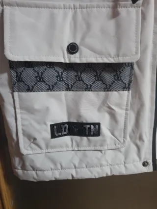 Chaqueta hombre beige con capucha