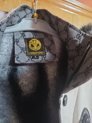 Chaqueta hombre beige con capucha