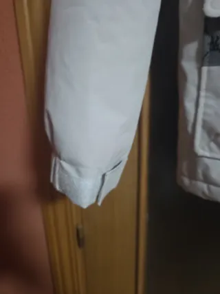 Chaqueta hombre beige con capucha