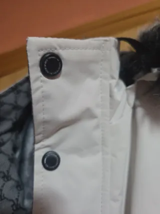 Chaqueta hombre beige con capucha