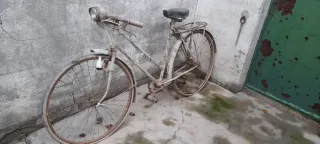 Bicicleta antigua para restaurar