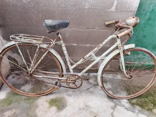 Bicicleta antigua para restaurar
