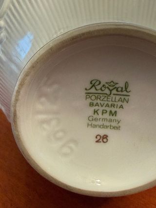 Jarrón porcelana alemana floral dorado