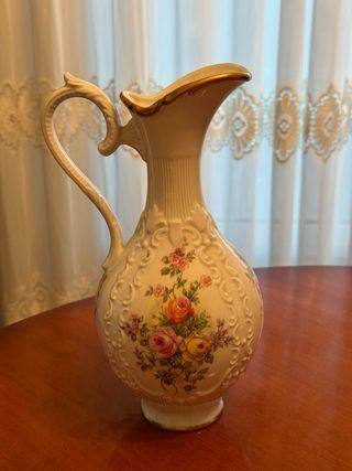 Jarrón porcelana alemana floral dorado