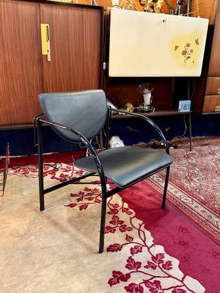 Silla oficina vintage color negro.