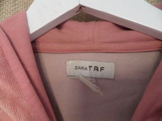 Sudadera con capucha y cremallera Zara
