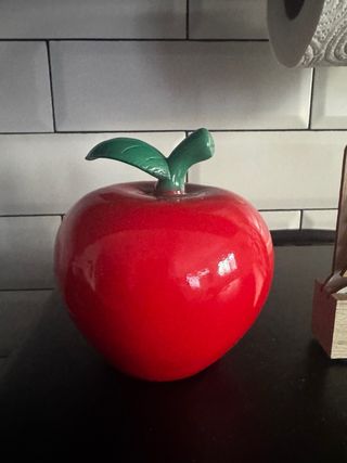 Mela decorativa in resina