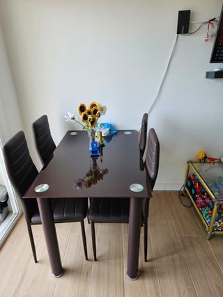 Mesa Comedor/Cocina con 4 Sillas