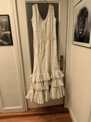 Traje de flamenca blanco y verde