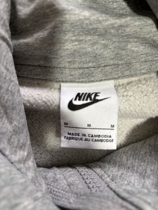 Chaqueta Nike Gris con Cremallera