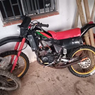 Rieju Moto Negra y Roja