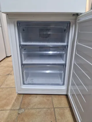 Nevera GRUNDIG altura 1:85 cm ancho 60cm Clases A+
