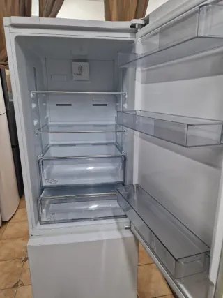 Nevera GRUNDIG altura 1:85 cm ancho 60cm Clases A+