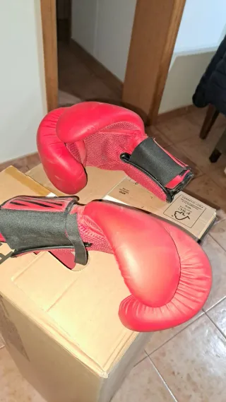 Saco de boxeo Decathlon Outshock PB850 con guantes