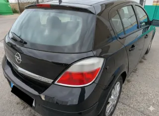 Coche Opel Astra 2005