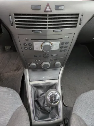 Coche Opel Astra 2005