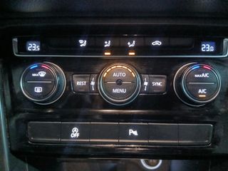 FLAMANTE Volkswagen Touran TDI 7 PLAZAS DSG 2017