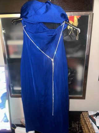 Vestido de fiesta azul con pedrería