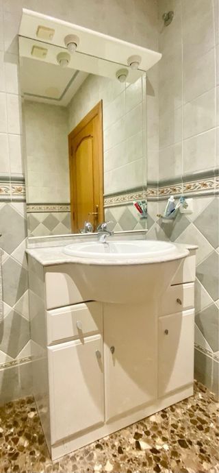 Mueble de baño y espejo