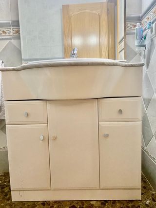 Mueble de baño y espejo