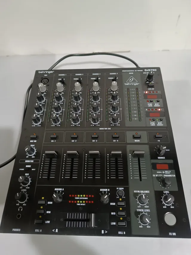 Behringer DJX750 W30Y9668