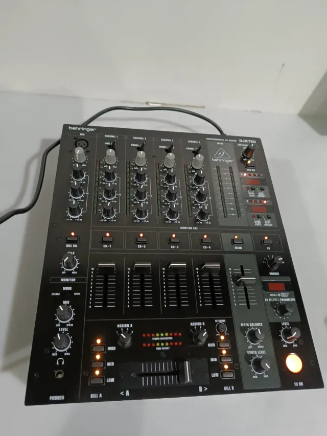 Behringer DJX750 W30Y9668