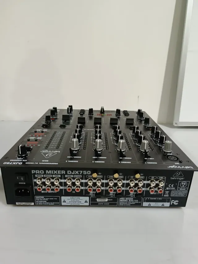 Behringer DJX750 W30Y9668
