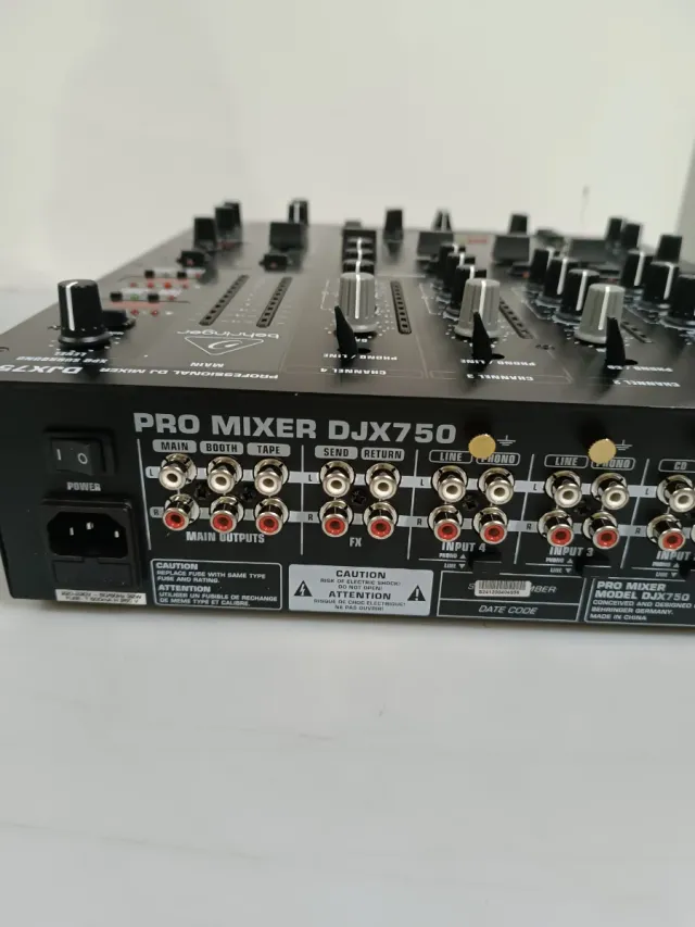 Behringer DJX750 W30Y9668