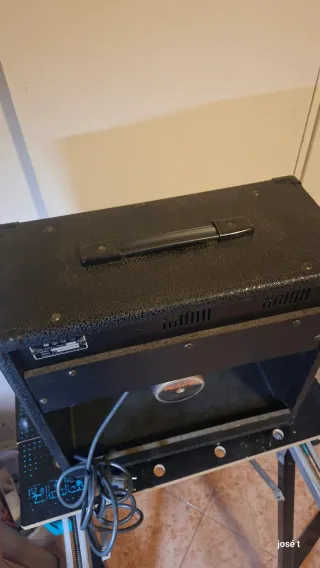 Amplificador Roland Spirit 40A