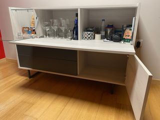 Aparador moderno con LED y gran almacenaje