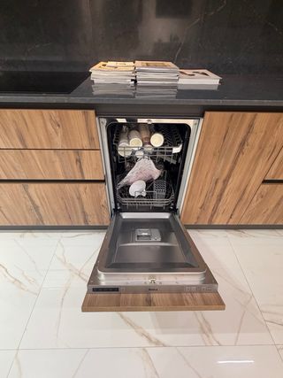 Cocina Diseño Moderno Negra y Madera