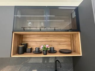 Cocina Diseño Moderno Negra y Madera