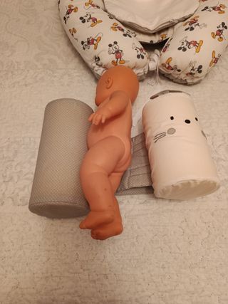 Cojín antivuelco y moises para bebé