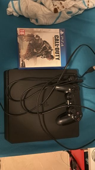 PS4 (PlayStation 4) Negra + Mando