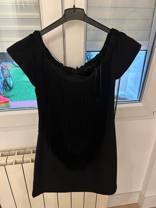 Vestido negro fiesta flecos