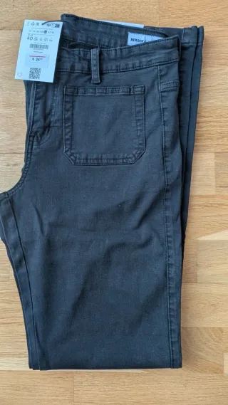 Pantalón vaquero Bershka flare low waist gris