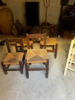 Sillas antiguas de madera y ratán