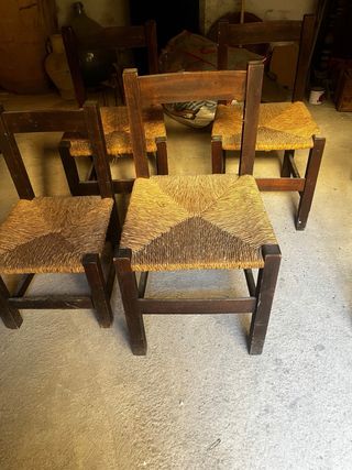 Sillas antiguas de madera y ratán