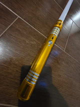 Espada láser doble dorada