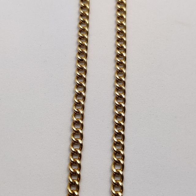Cadena Alternada de oro de 18k, 40 g, 68.5 cm.