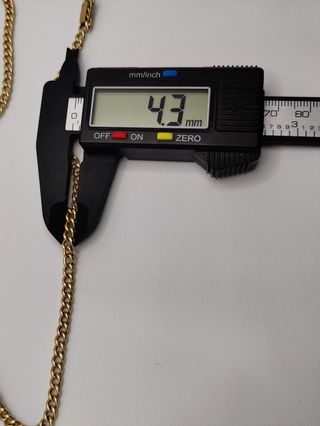 Cadena Alternada de oro de 18k, 40 g, 68.5 cm.