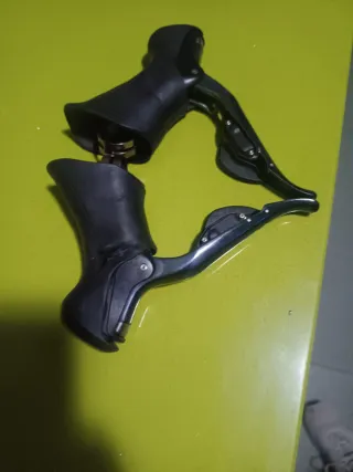 Manetas Shimano Ultegra Di2 11v 6870