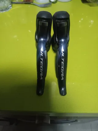 Manetas Shimano Ultegra Di2 11v 6870