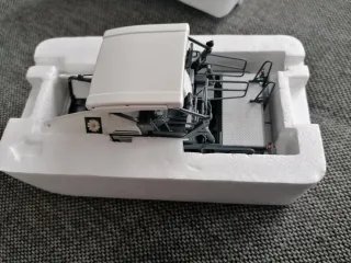 Lote Miniaturas  Escala 1/50 Marca: NZG, CONRAD